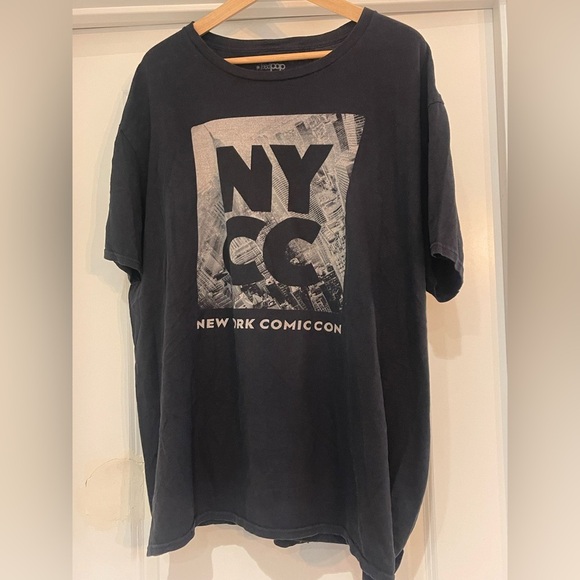 ⭐️ 2018 NYCC Graphic Tee in Black - Picture 1 of 5